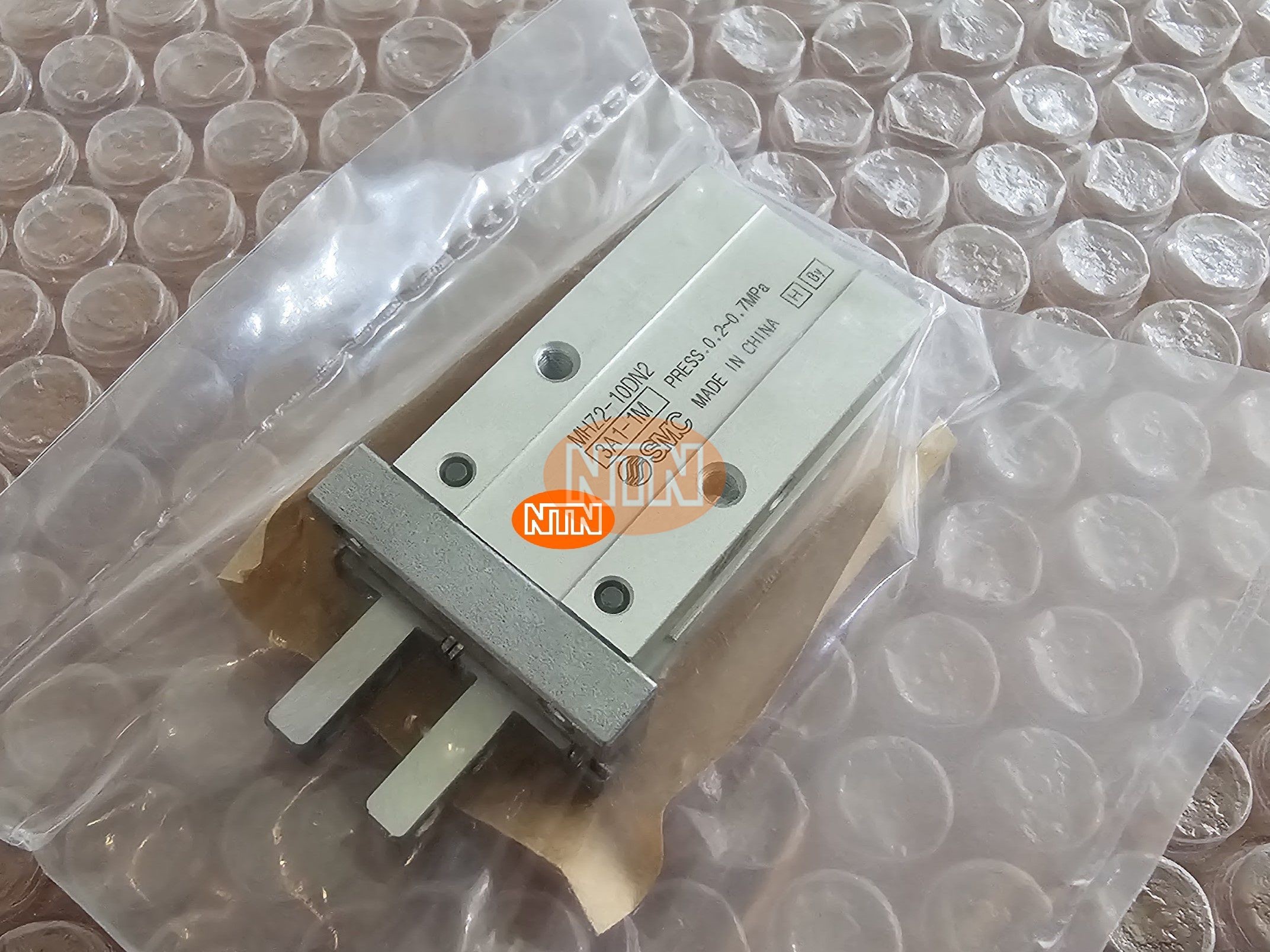 Air gripper SMC MHZ2-10DN2 Xi lanh kẹp